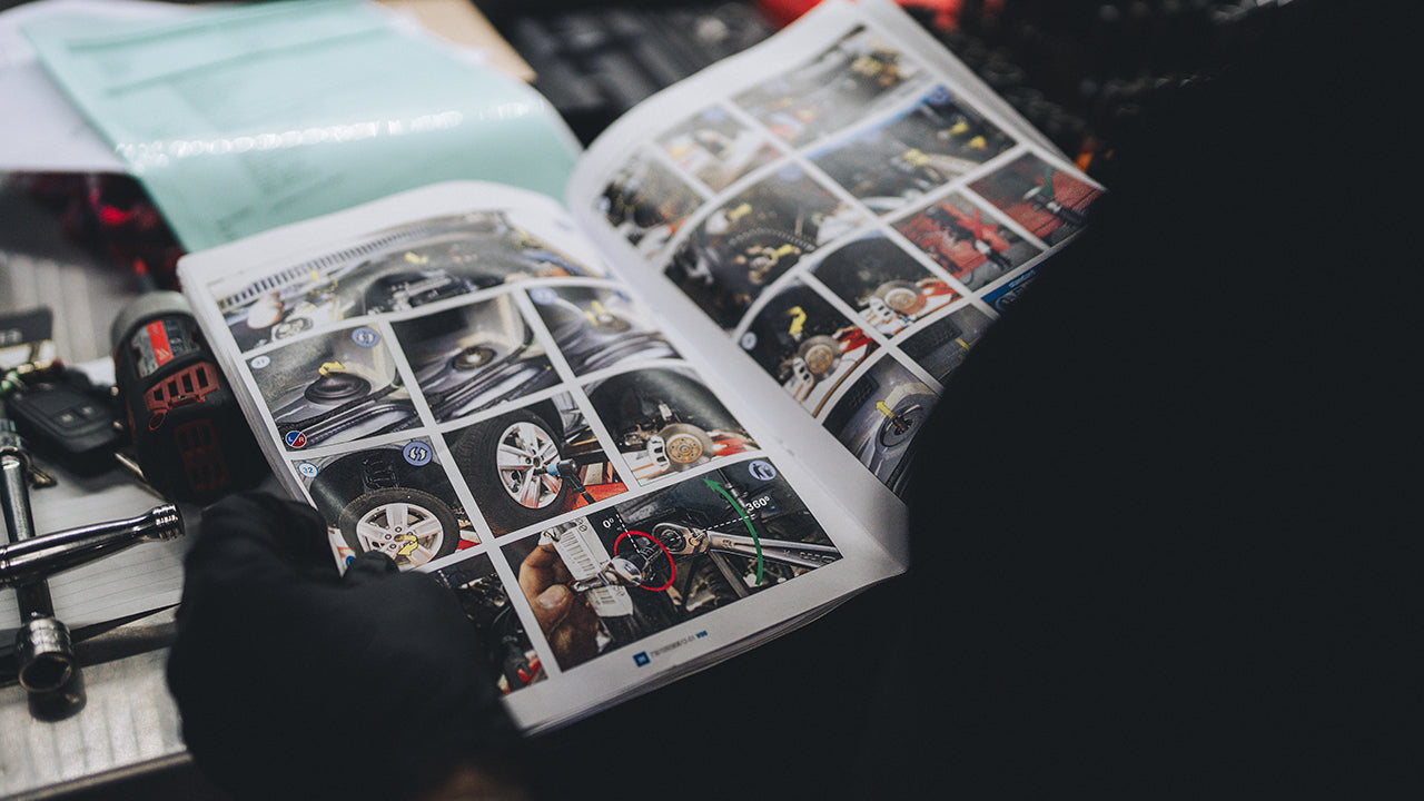 Man reading instruction manual of VB-FullAir suspension